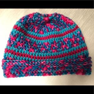 🌸 vibrant  & beautiful messy bun winter hat
